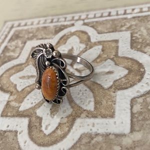 gorgeous Native American spiny oyster & sterling silver ring signed running bear